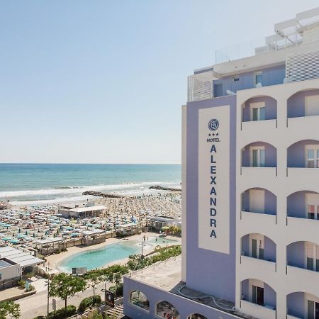 Hotel Alexandra - Beach Front - Healthy Xxl Breakfast & Brunch Until 12 30 - Parking Included Misano Adriatico Bagian luar foto