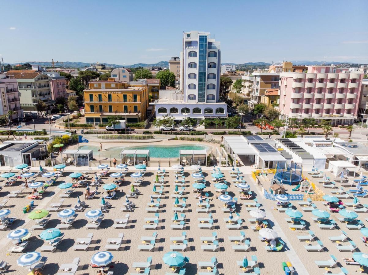 Hotel Alexandra - Beach Front - Healthy Xxl Breakfast & Brunch Until 12 30 - Parking Included Misano Adriatico Bagian luar foto