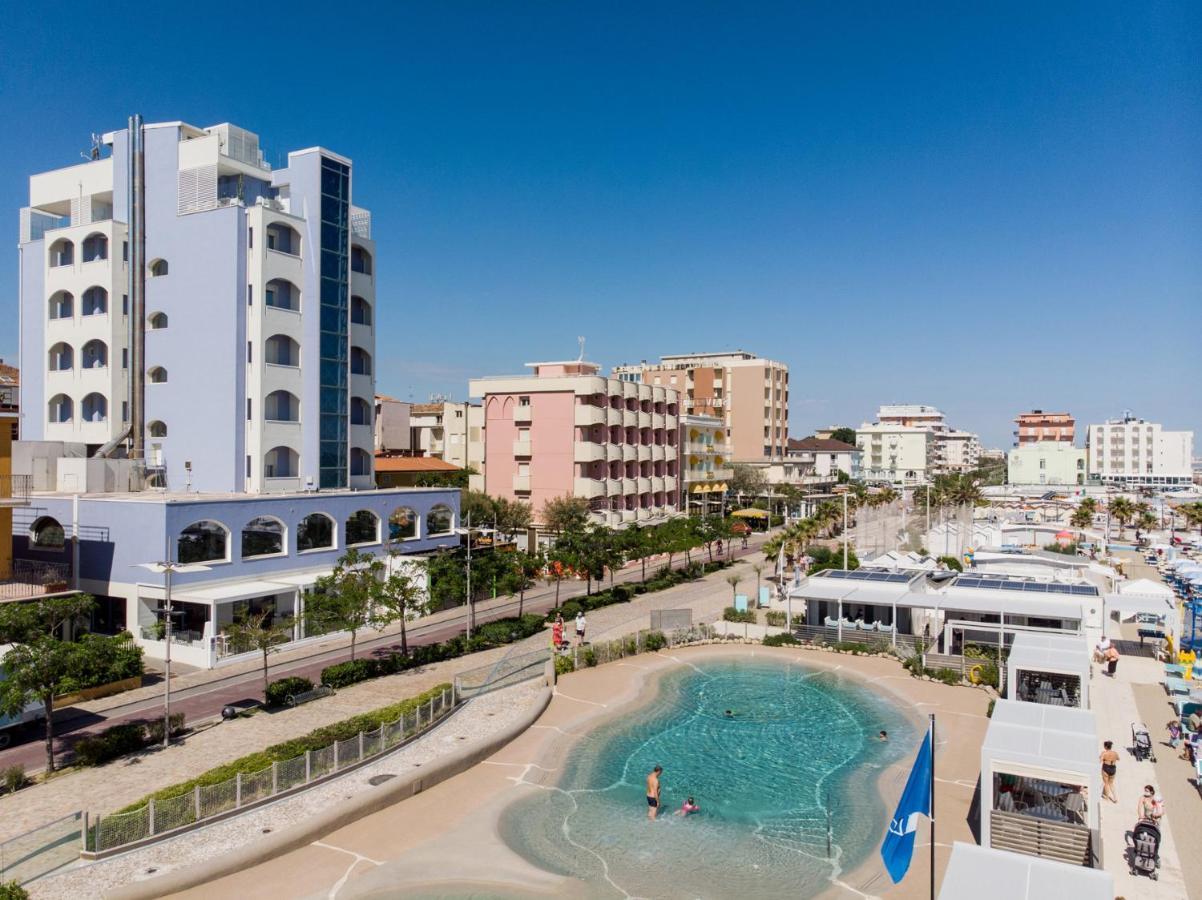 Hotel Alexandra - Beach Front - Healthy Xxl Breakfast & Brunch Until 12 30 - Parking Included Misano Adriatico Bagian luar foto