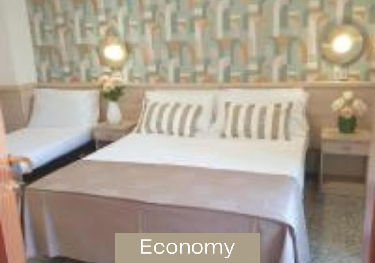 Hotel Alexandra - Beach Front - Healthy Xxl Breakfast & Brunch Until 12 30 - Parking Included Misano Adriatico Bagian luar foto