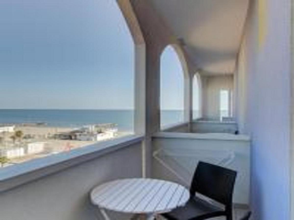 Hotel Alexandra - Beach Front - Healthy Xxl Breakfast & Brunch Until 12 30 - Parking Included Misano Adriatico Bagian luar foto