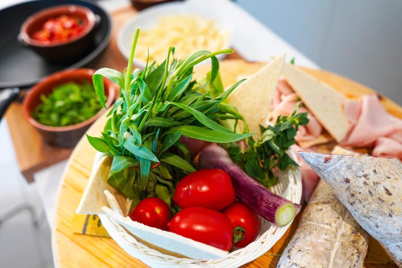 Hotel Alexandra - Beach Front - Healthy Xxl Breakfast & Brunch Until 12 30 - Parking Included Misano Adriatico Bagian luar foto