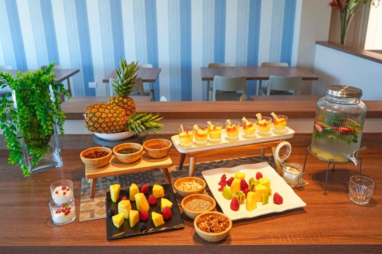 Hotel Alexandra - Beach Front - Healthy Xxl Breakfast & Brunch Until 12 30 - Parking Included Misano Adriatico Bagian luar foto