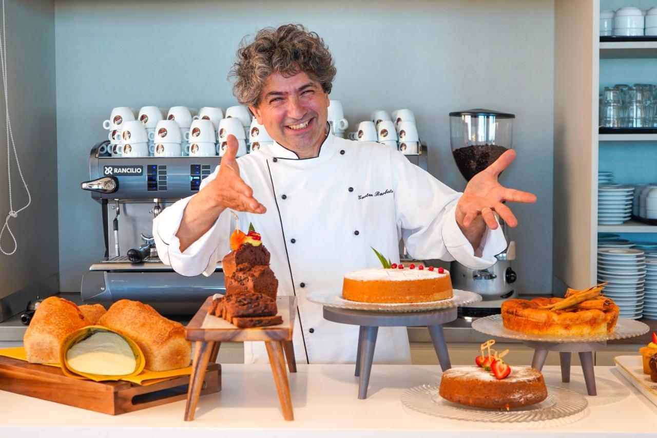 Hotel Alexandra - Beach Front - Healthy Xxl Breakfast & Brunch Until 12 30 - Parking Included Misano Adriatico Bagian luar foto