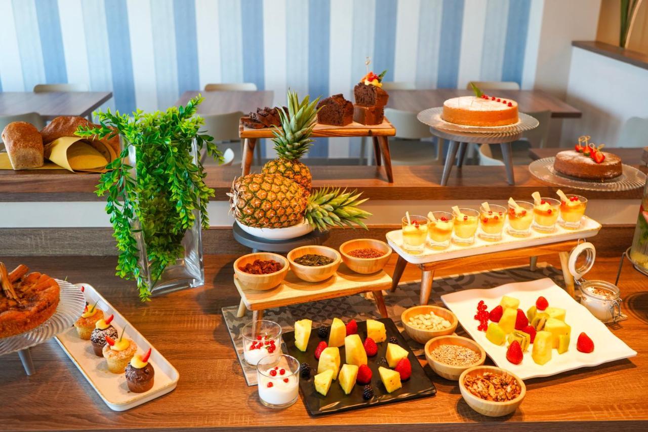 Hotel Alexandra - Beach Front - Healthy Xxl Breakfast & Brunch Until 12 30 - Parking Included Misano Adriatico Bagian luar foto