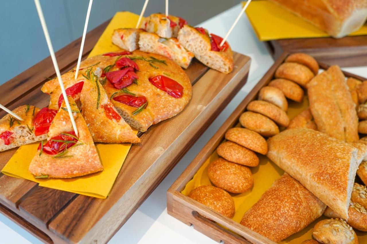 Hotel Alexandra - Beach Front - Healthy Xxl Breakfast & Brunch Until 12 30 - Parking Included Misano Adriatico Bagian luar foto