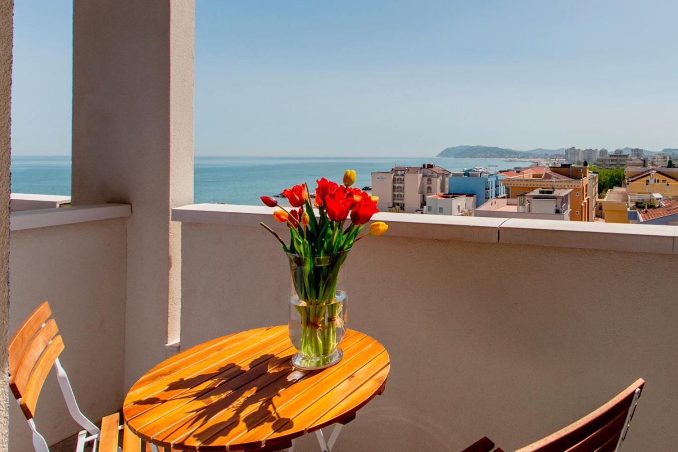 Hotel Alexandra - Beach Front - Healthy Xxl Breakfast & Brunch Until 12 30 - Parking Included Misano Adriatico Bagian luar foto