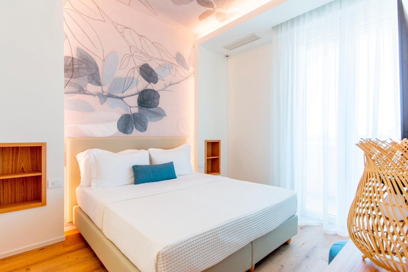 Hotel Alexandra - Beach Front - Healthy Xxl Breakfast & Brunch Until 12 30 - Parking Included Misano Adriatico Bagian luar foto
