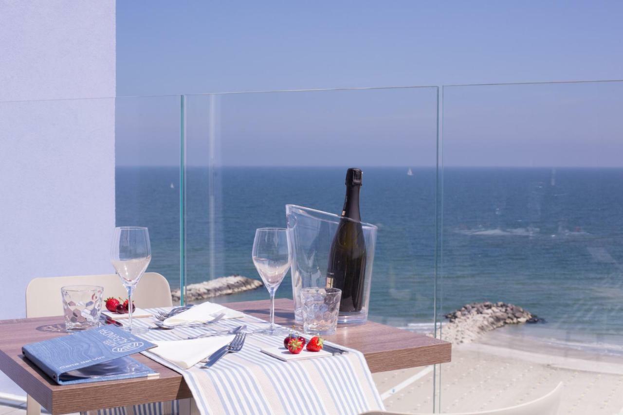 Hotel Alexandra - Beach Front - Healthy Xxl Breakfast & Brunch Until 12 30 - Parking Included Misano Adriatico Bagian luar foto