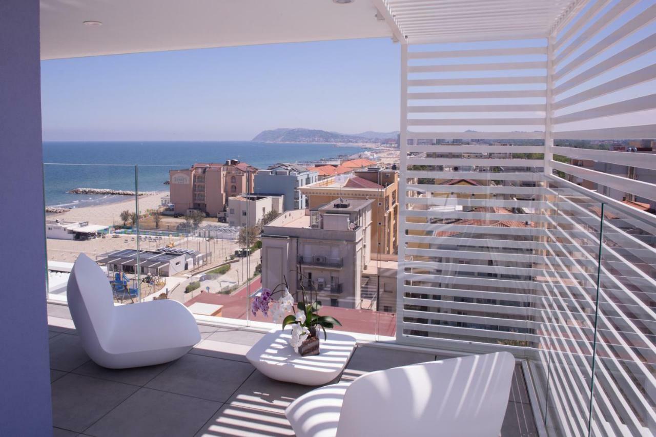 Hotel Alexandra - Beach Front - Healthy Xxl Breakfast & Brunch Until 12 30 - Parking Included Misano Adriatico Bagian luar foto